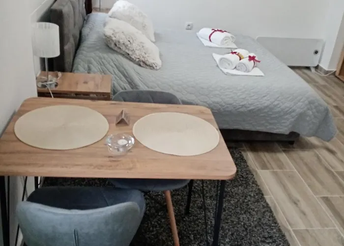 Pahuljica شقة اباتين